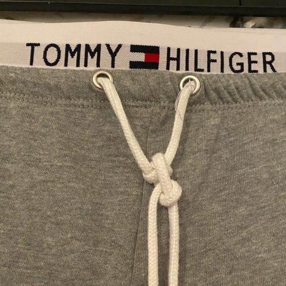 NWOT TOMMY HILFIGER SHORT - Picture 3 of 3